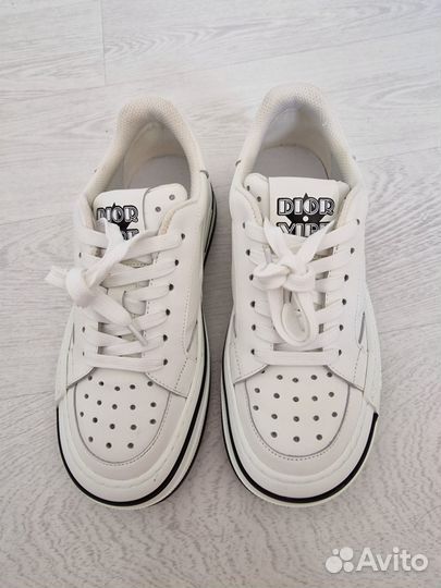 Кроссовки женские