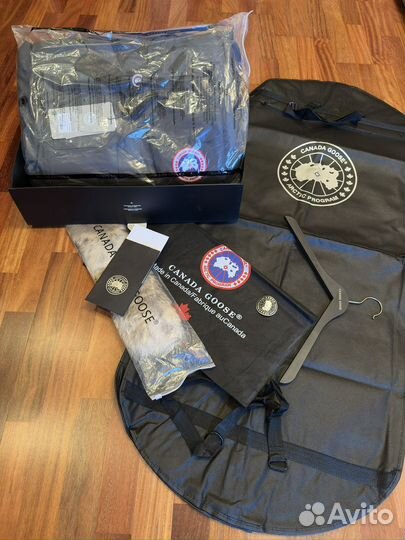 Пуховик Canada Goose