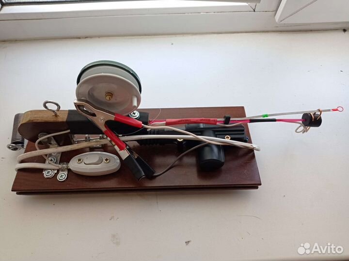 Самоподсекающая зимняя удочка