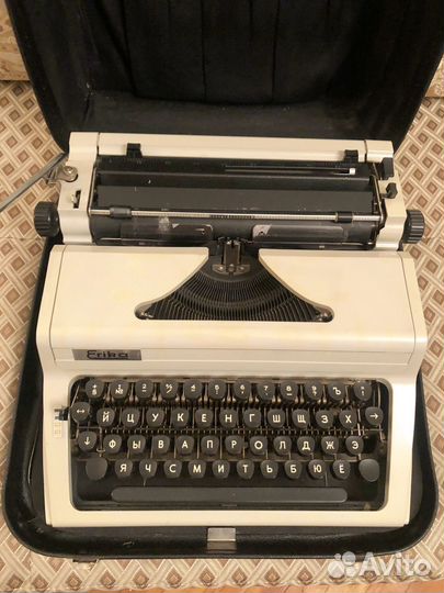 Печатная пишущая машинка Erica