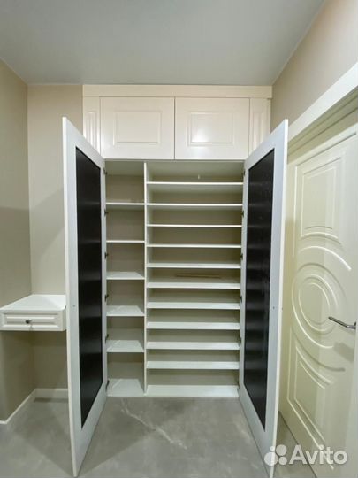 Шкаф распашной. Быстрая доставка и монтаж