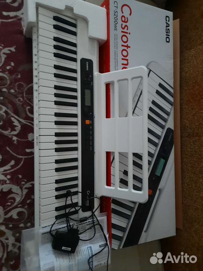 Продам синтезатор