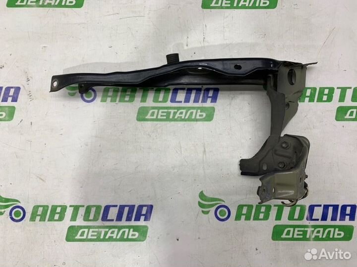 Кронштейн фары передний левый Toyota Avensis