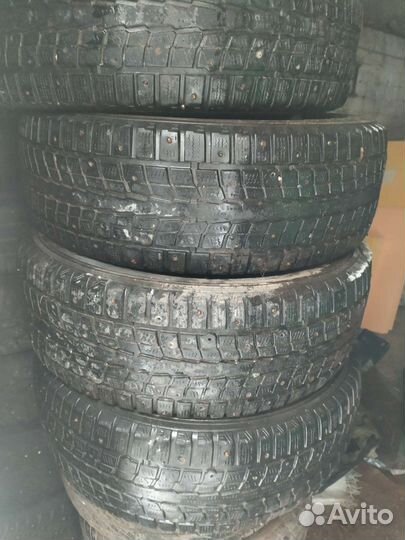 Dunlop SP Winter Ice 01 215/65 R16 100