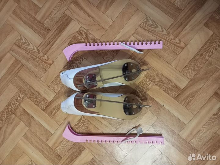 Коньки фигурные кожаные