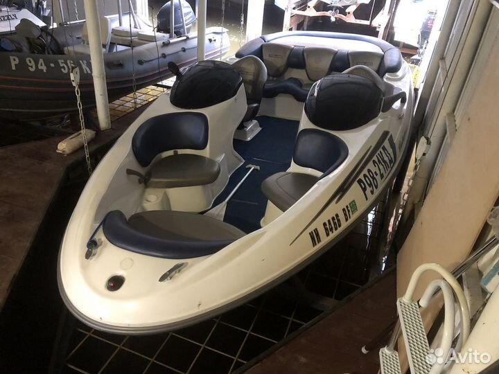 Водометный катер BRP Sea-Doo Challenger 2000