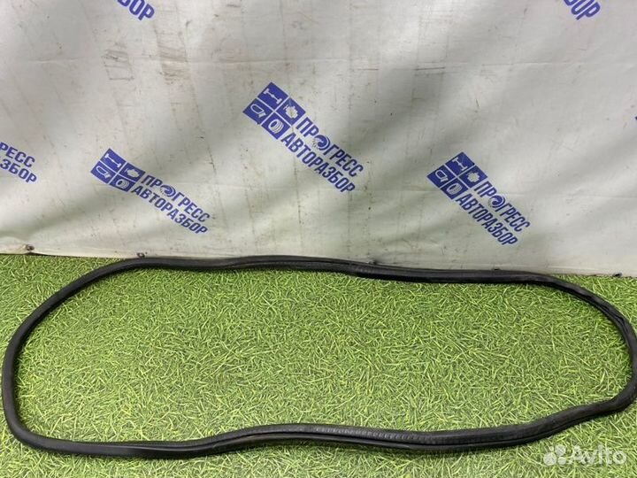 Уплотнительная резинка боковой двери задняя левая