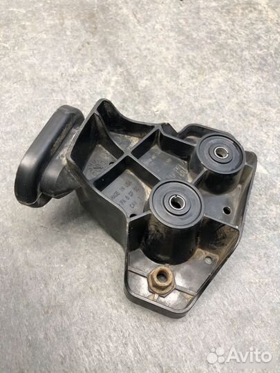 Направляющая бампера задняя правая Mercedes M W164