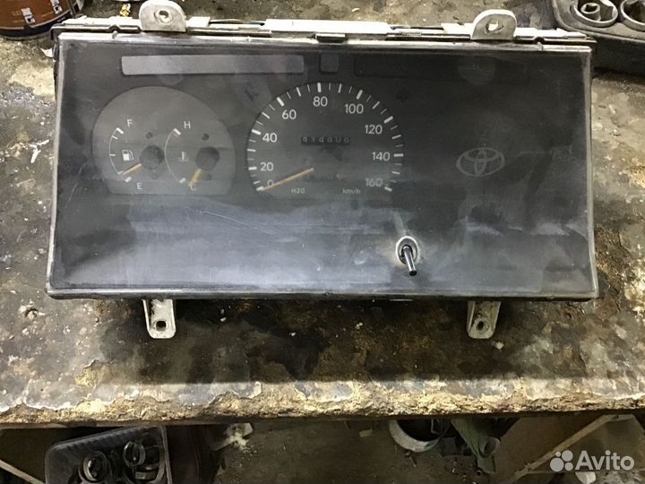 Щиток приборов Toyota HiAce 94 г
