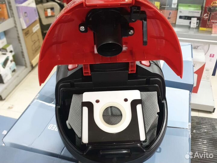 Пылесос Centek CT-2518 красный