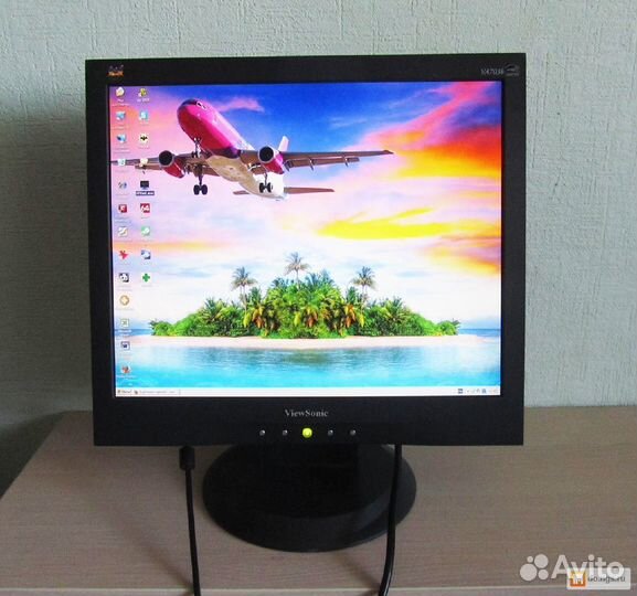 LOC/Самсунг широкоформатный монитор рабочий 19