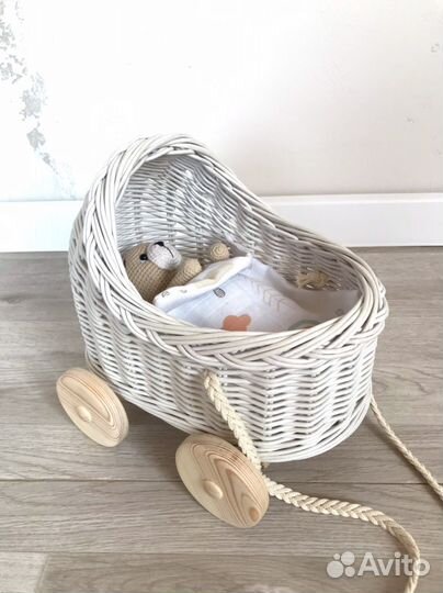 Коляска для кукол плетеная. Каталка для мишки