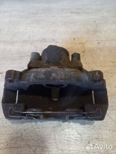 Суппорт тормозной передний левый Skoda Octavia A5