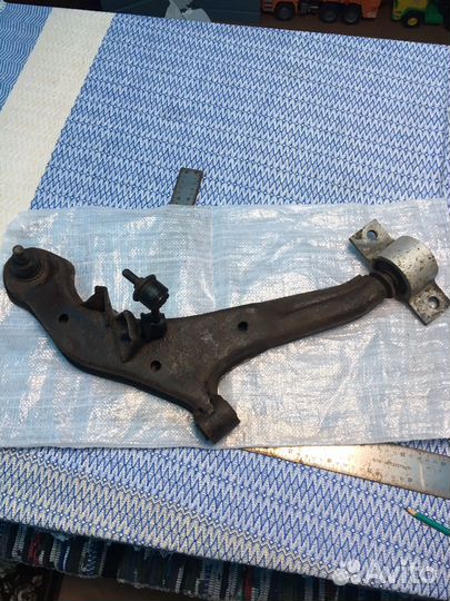 Рычаг передний правый