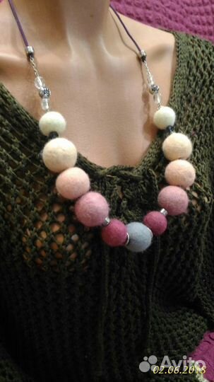 Бусы из шерсти валяные