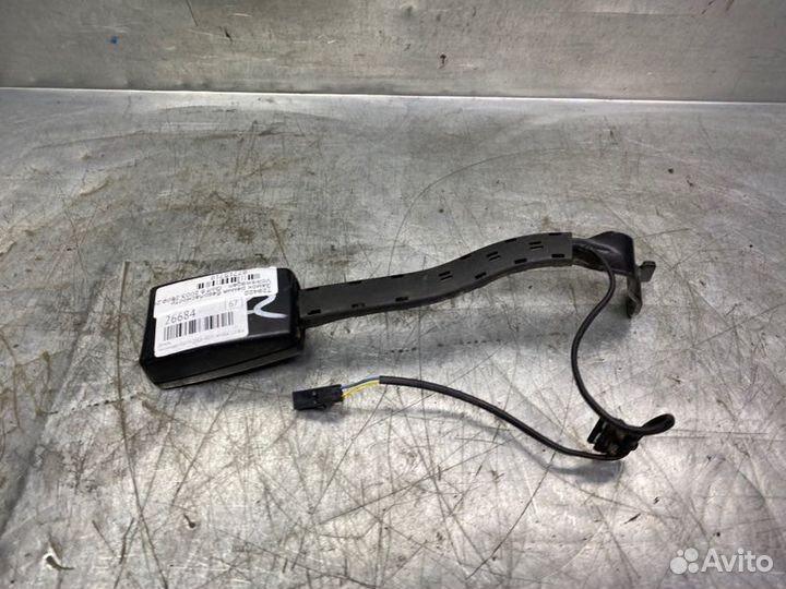 Ответная часть ремня безопасности Volkswagen Golf