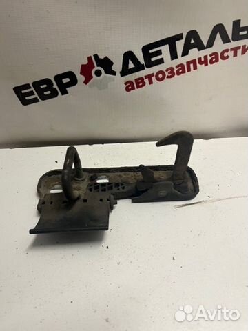 Крюк замка капота Volkswagen Passat B7 седан сaxa