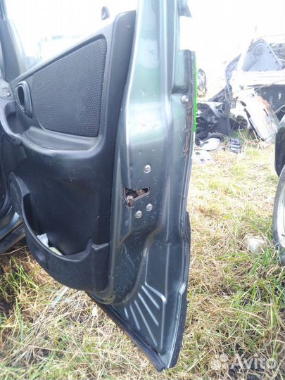 Дверь передняя правая Chevrolet Niva 21236 2123