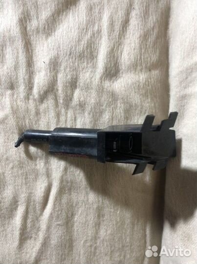 Форсунка омывателя левая Nissan Qashqai J11