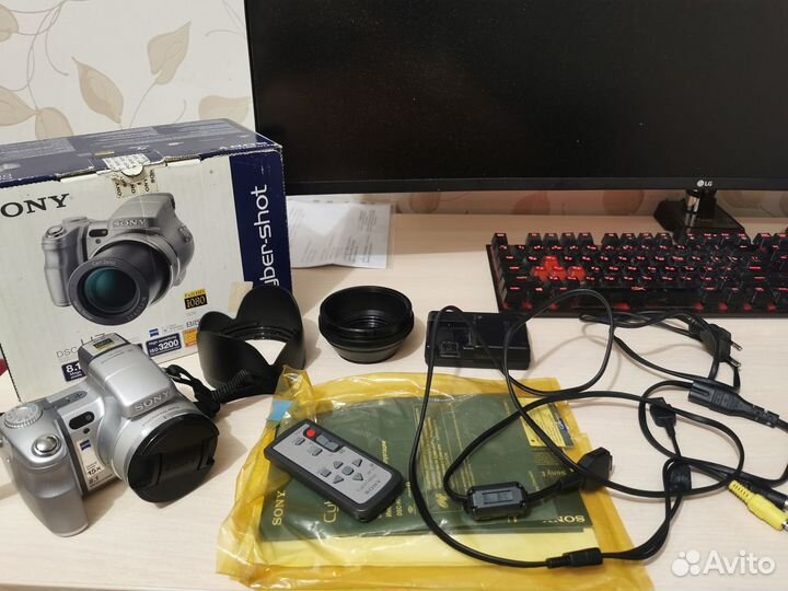 Sony Cyber-shot DSC-H7