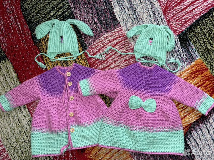 Вязаное пальто для двойни