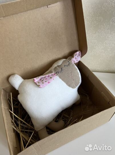 Игрушка ручной работы овечка