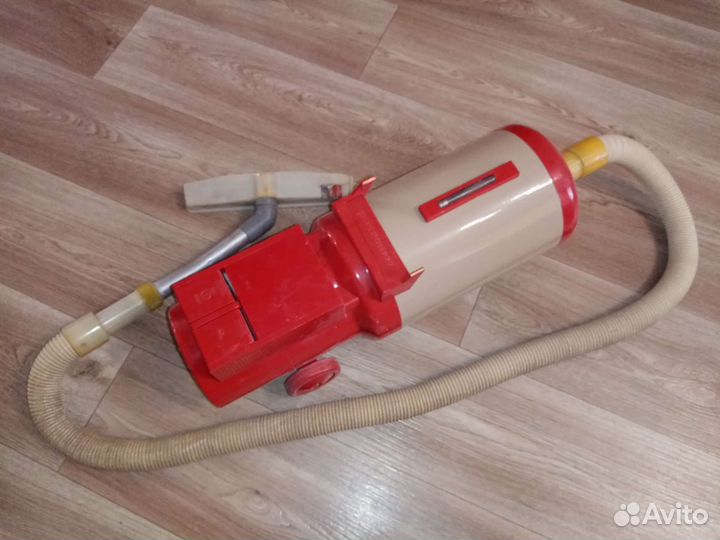 Пылесос Ракета 77