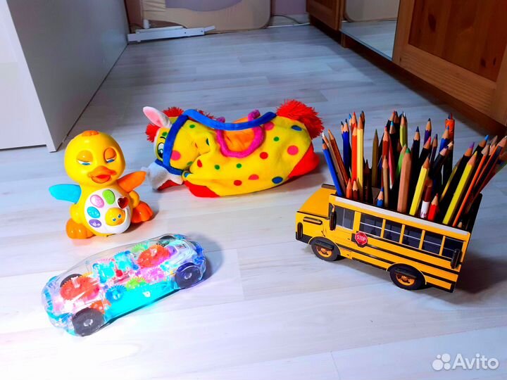 Игрушки детские музыкальные, ездят, светятся пакет