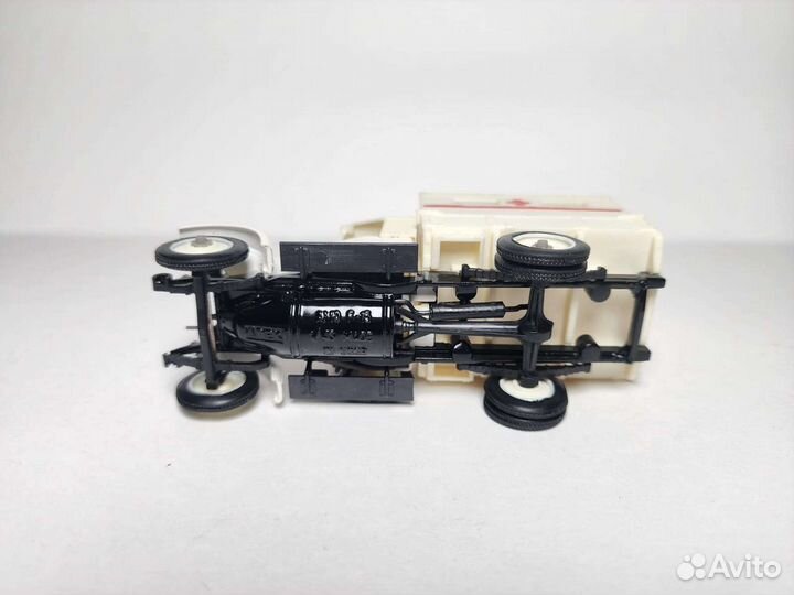 Амо Ф-15 скорая помощь 1:43