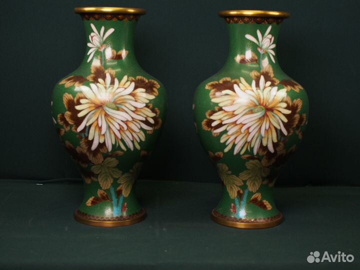 Антикварные парные вазы в стиле клуазоне. Европа