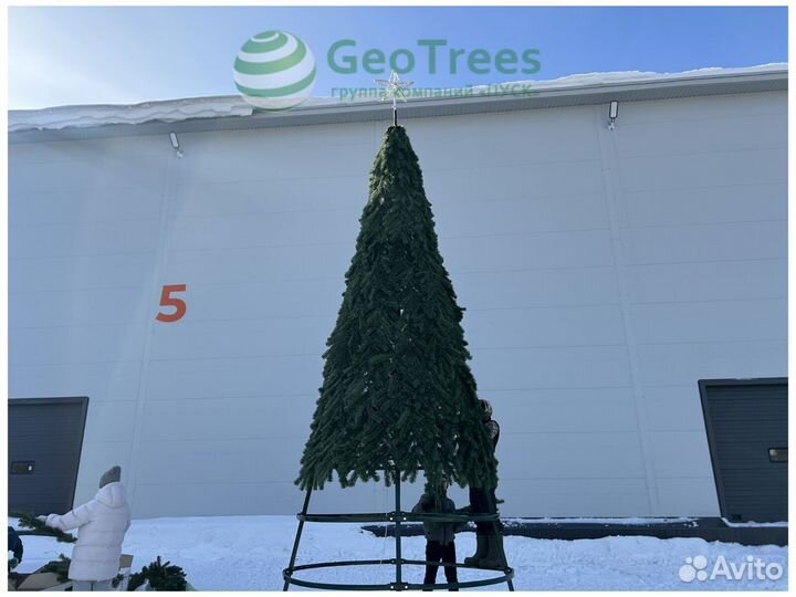 Искуственная Ель в ТЦ с украшением