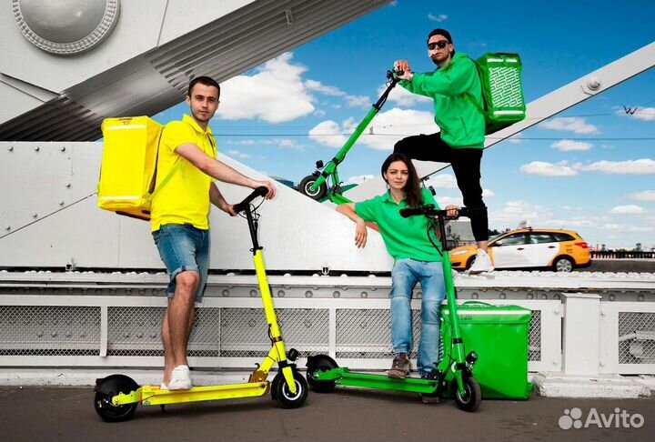 Курьер на районе Яндекс Еда