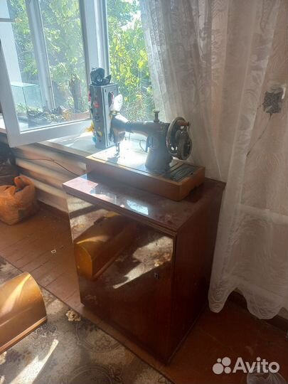 2 швейные машины