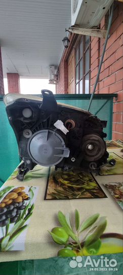 Toyota avensis 2006 фарa