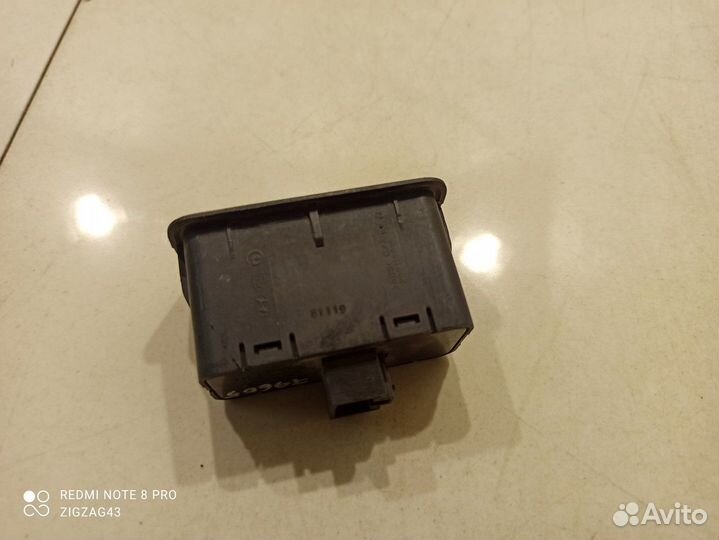 Кнопка открывания крышки багажника (Kia K900 II)