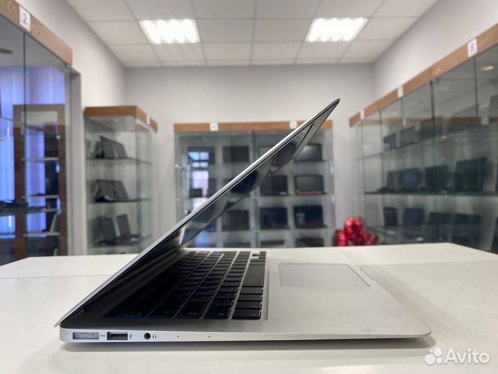 Apple MacBook Air (13-inch, Early 2014)