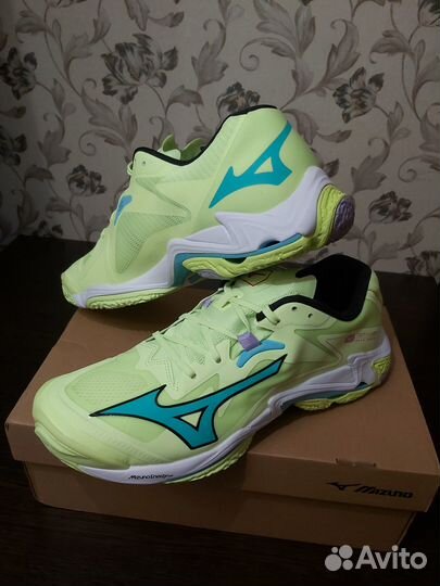 Кроссовки Mizuno Wave Lightning Z8