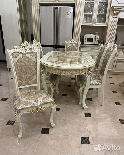 Кухонный стол и стулья