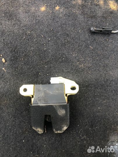 Замок крышки багажника Volkswagen Bora Golf 4