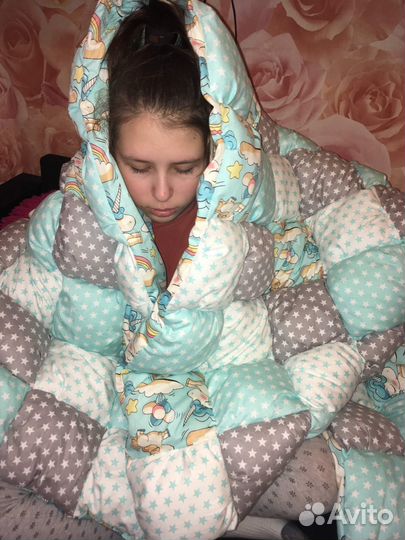 Одеяло бонбон и бортики в кроватку