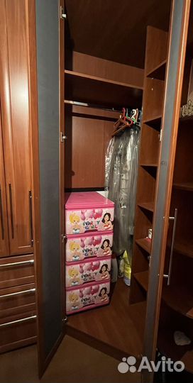 Угловой шкаф с зеркалом