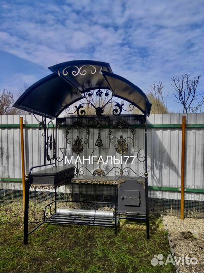 Мангал с крышей