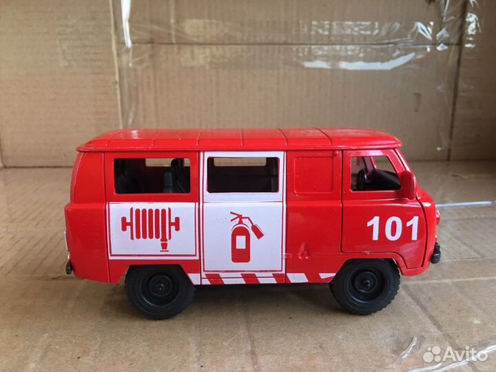 Машинка игрушечная