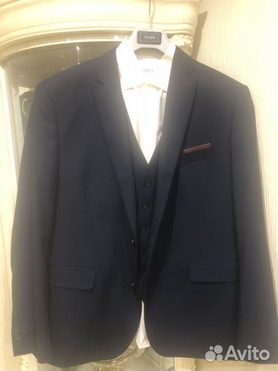 Костюм тройка