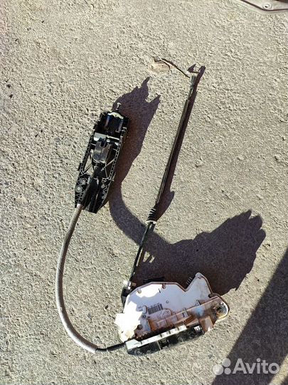 Замок двери передней левой skoda superb II