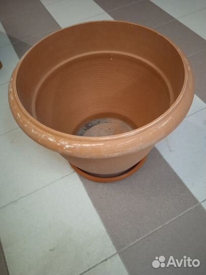 Горшки большие, пластик, разные размеры