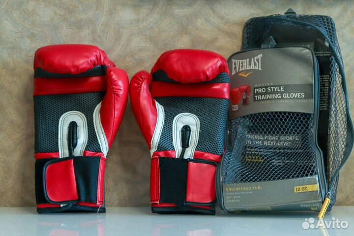 Боксерские перчатки Everlast 12oz