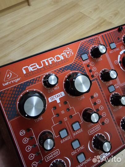 Behringer Neutron аналоговый синтезатор