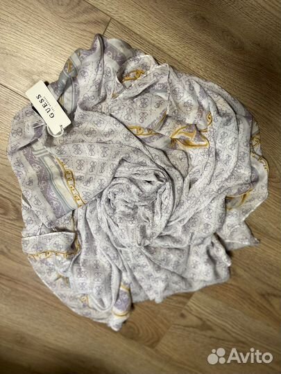 Платок guess