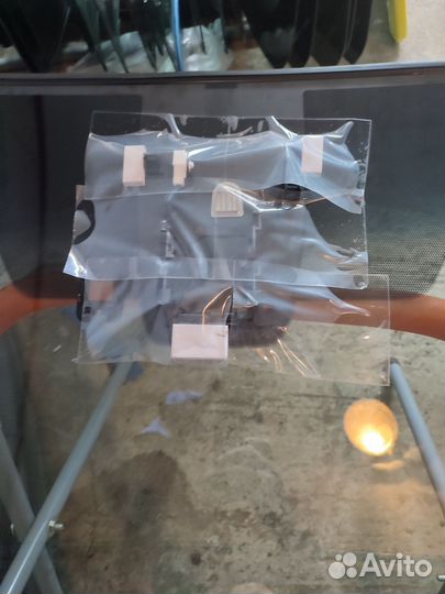 Лобовое стекло на Toyota Alphard R - руль